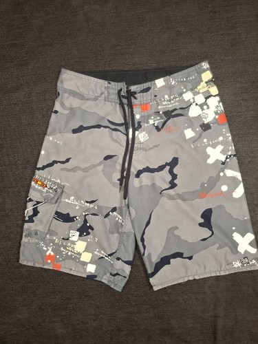 Pantaloncini mimetici grigi